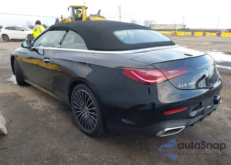 2025 Mercedes-Benz Cle 300 4Matic z USA, uszkodzony, nr VIN W1KMK4HB7SF069007